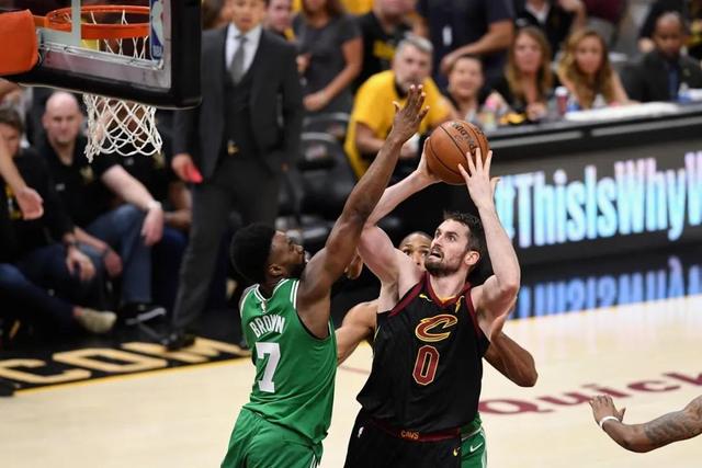 德罗赞3年7600万签换加盟国王 巴恩斯去马刺